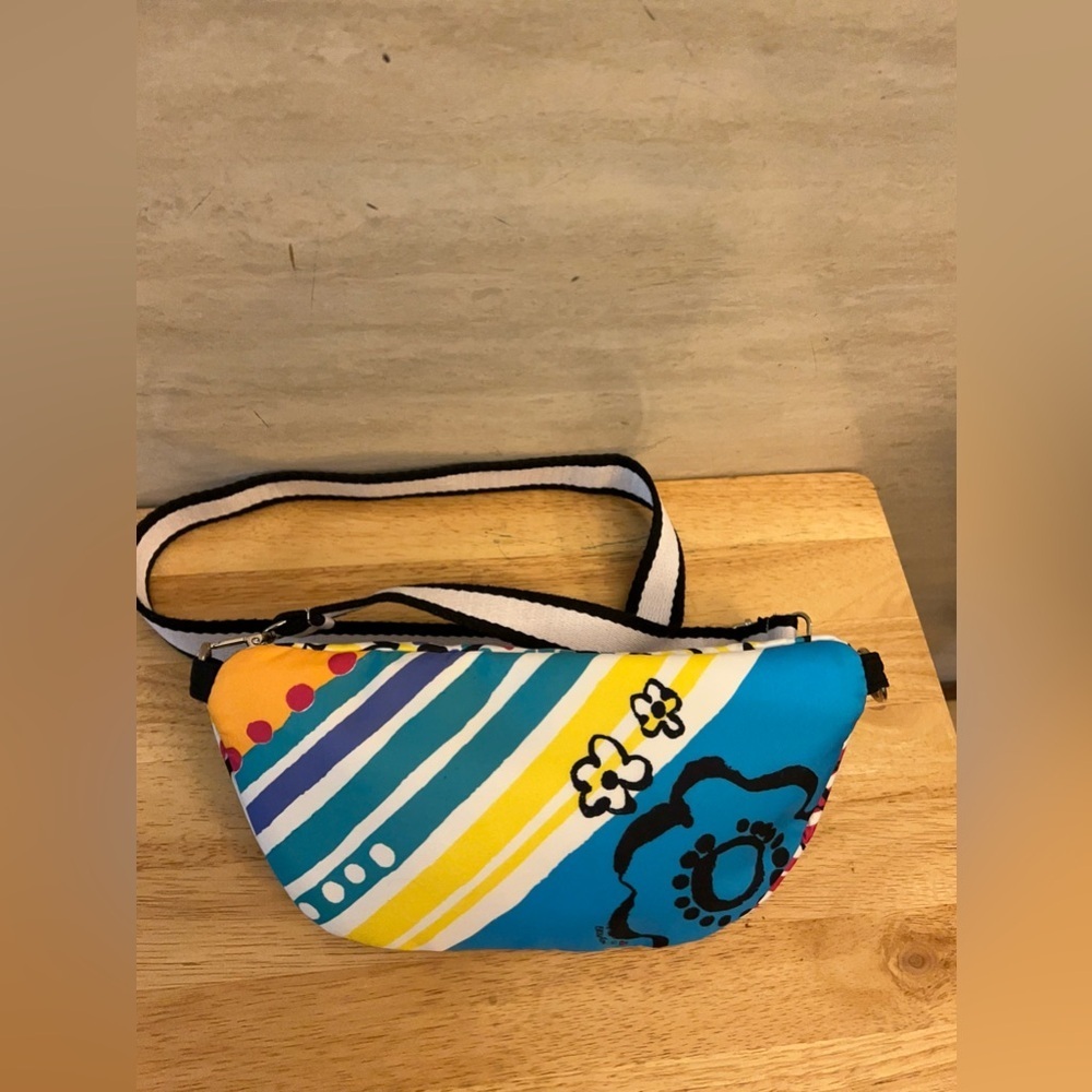 Brighton Graffiti Love Cross
Body Belt Bag 70s-Inspired Graphic Art - Picture 4 of 15